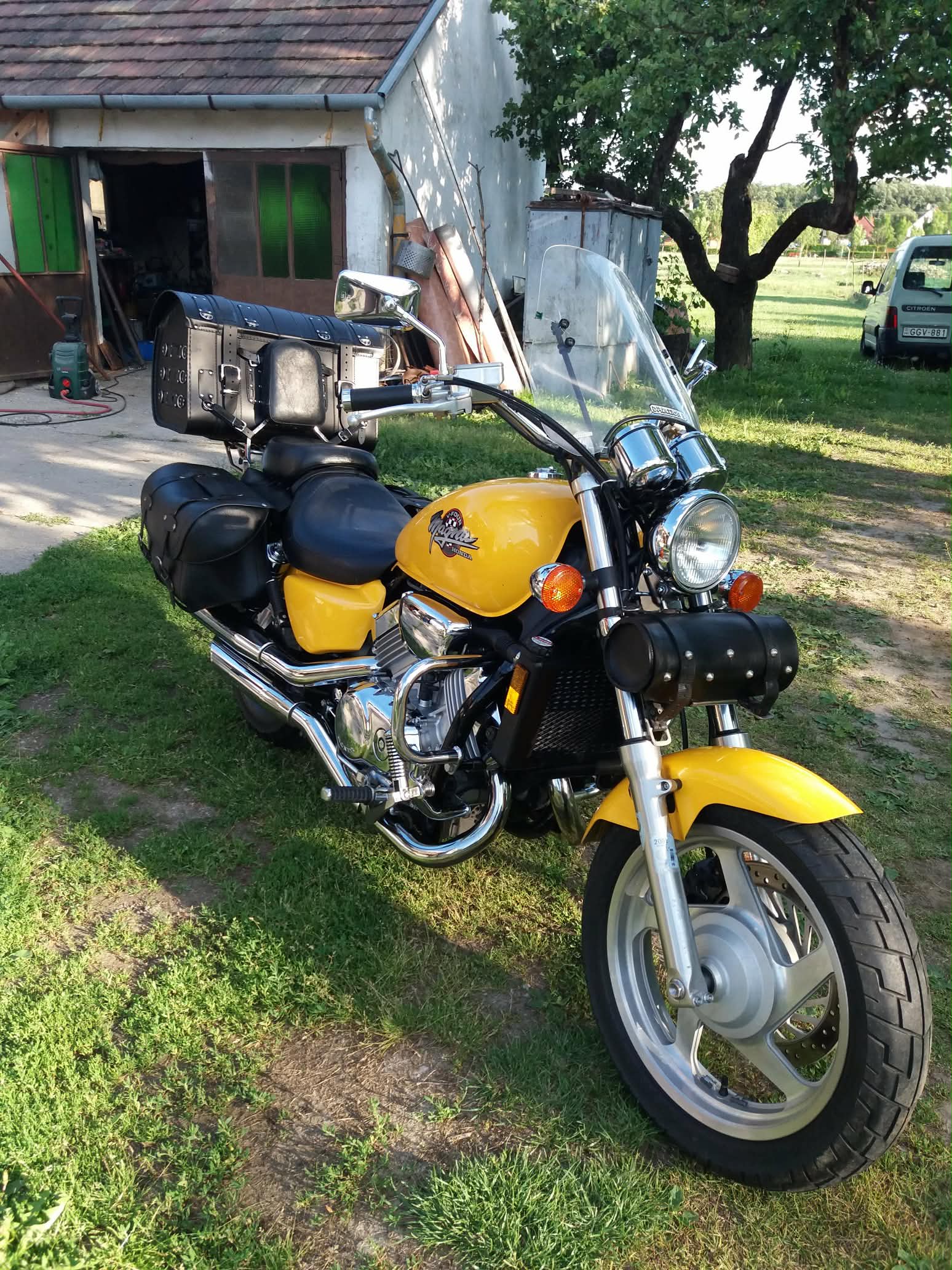 HONDA MAGNA VFC750, 1. k�p